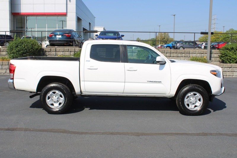 Toyota Tacoma 2WD Vehicle Image 02