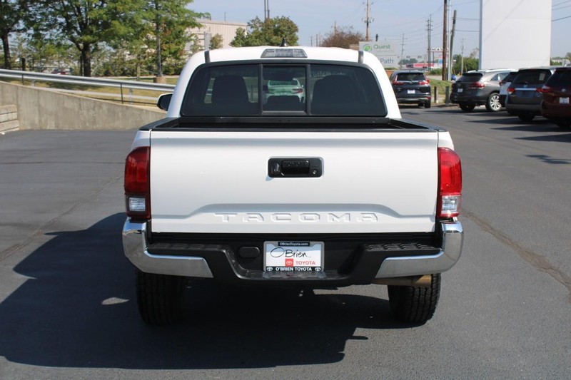 Toyota Tacoma 2WD Vehicle Image 04