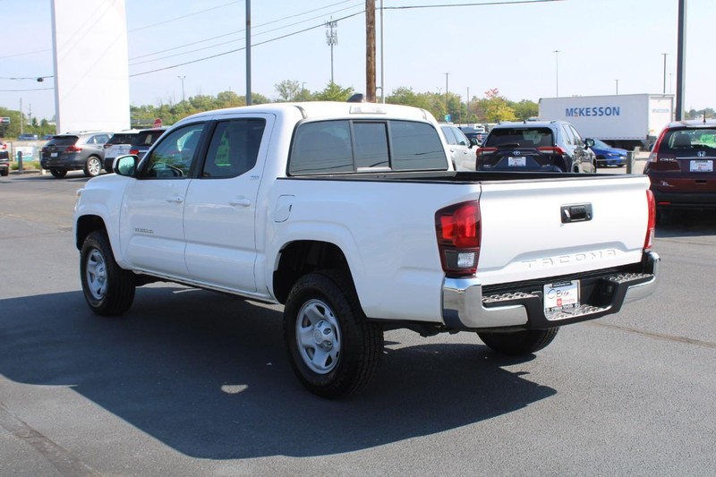 Toyota Tacoma 2WD Vehicle Image 05