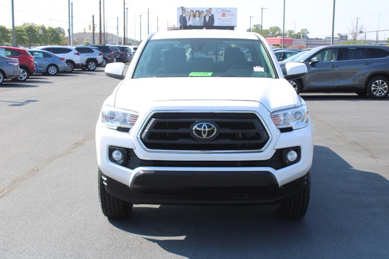 Toyota Tacoma 2WD Vehicle Image 09