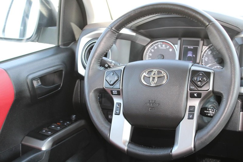 Toyota Tacoma 2WD Vehicle Image 12