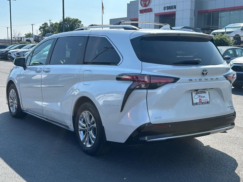 Toyota Sienna Vehicle Image 05