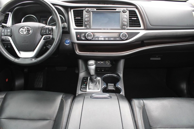 Toyota Highlander Hybrid Vehicle Image 14