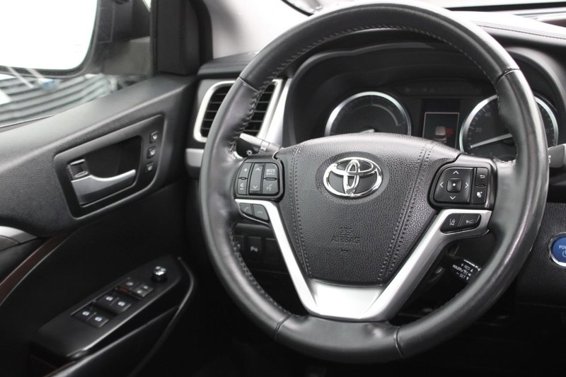 Toyota Highlander Hybrid Vehicle Image 15