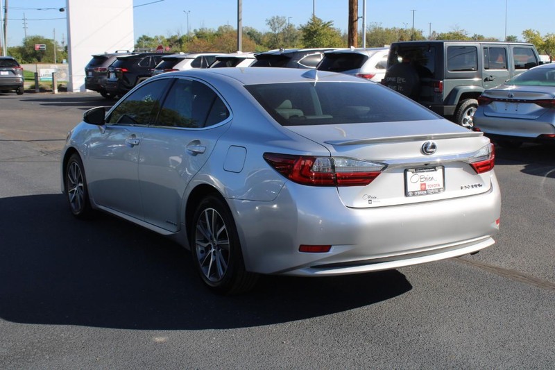 Lexus ES 300h Vehicle Image 05