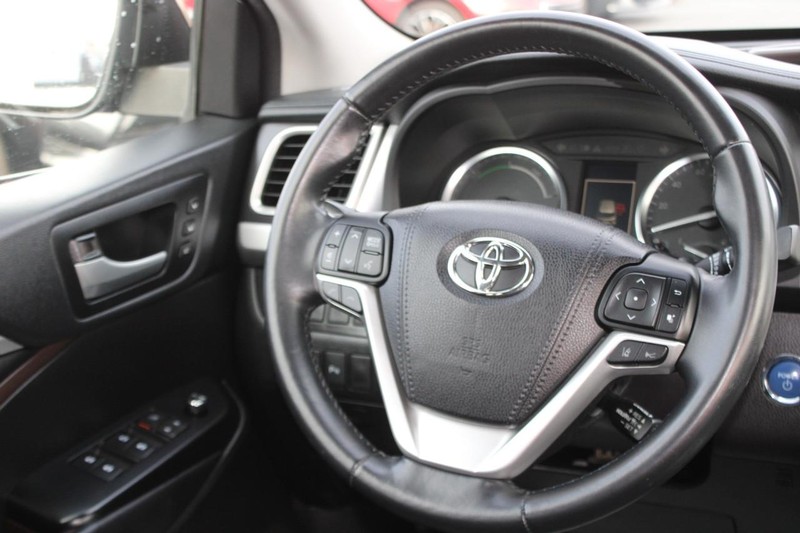 Toyota Highlander Hybrid Vehicle Image 14