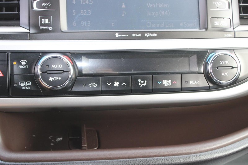 Toyota Highlander Hybrid Vehicle Image 21