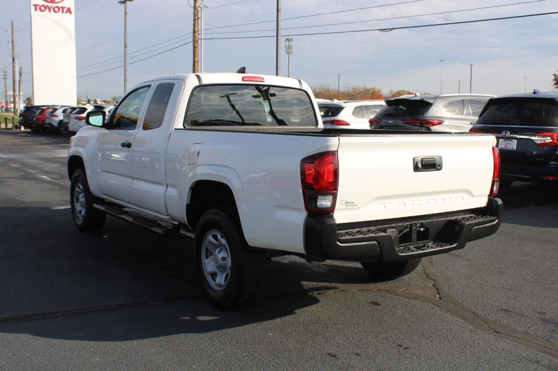 Toyota Tacoma 2WD Vehicle Image 05