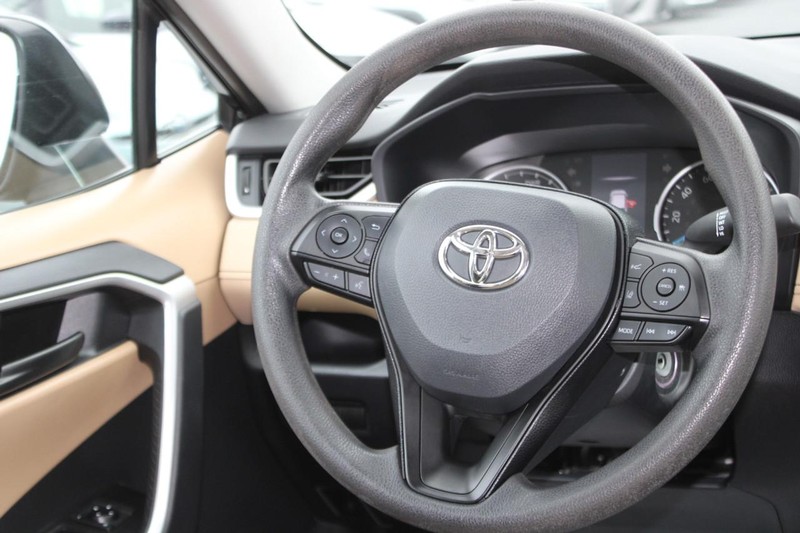 Toyota RAV4 Hybrid Vehicle Image 12