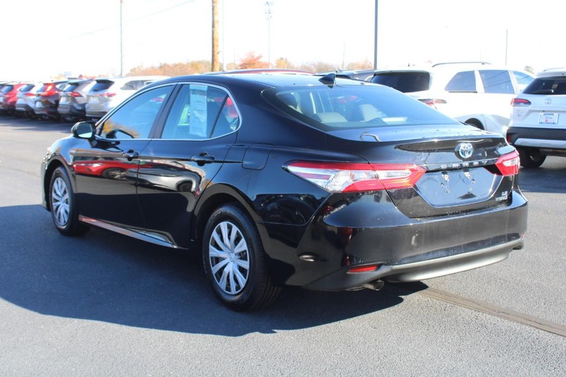 Toyota Camry Hybrid Vehicle Image 05