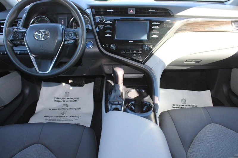 Toyota Camry Hybrid Vehicle Image 11