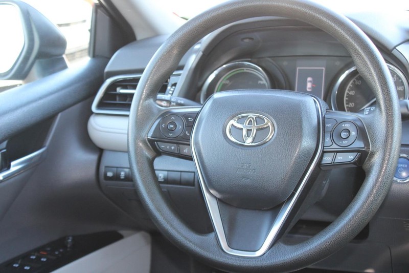 Toyota Camry Hybrid Vehicle Image 12