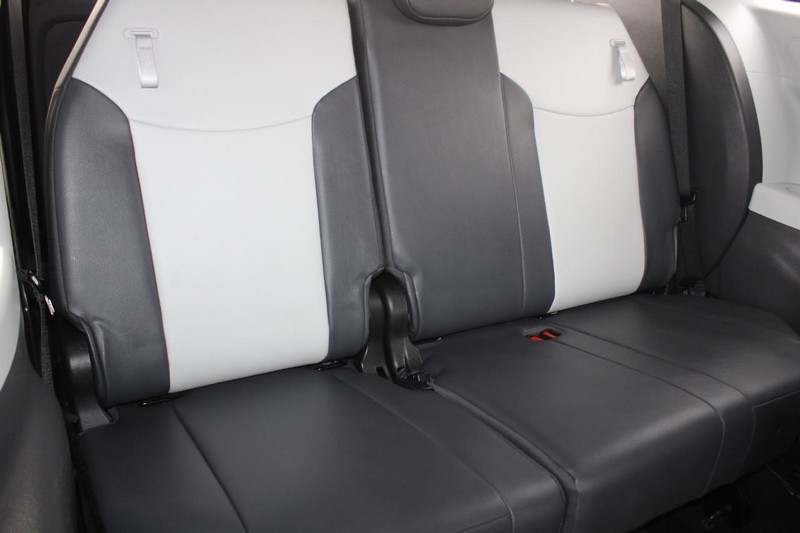 Toyota Sienna Vehicle Image 12