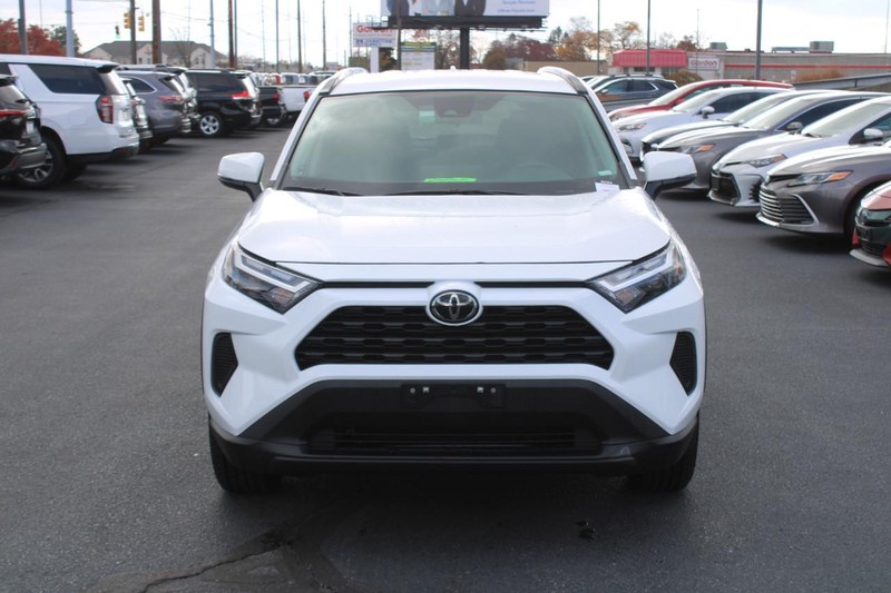 Toyota RAV4 Vehicle Image 09