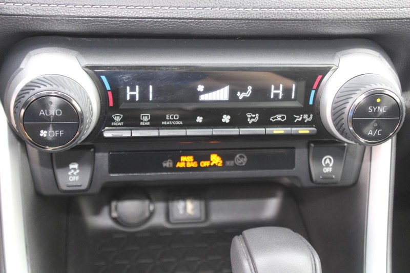 Toyota RAV4 Vehicle Image 18