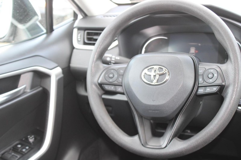 Toyota RAV4 Vehicle Image 12