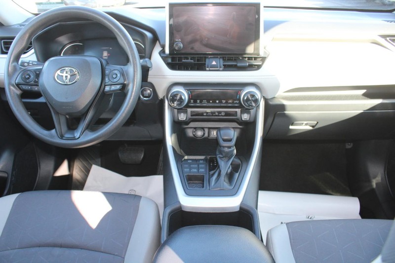 Toyota RAV4 Vehicle Image 11