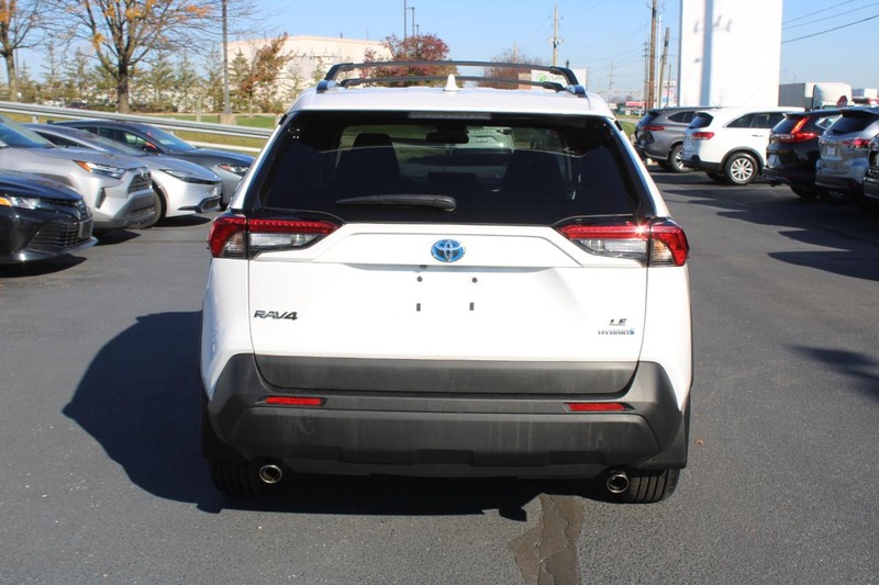 Toyota RAV4 Hybrid Vehicle Image 04