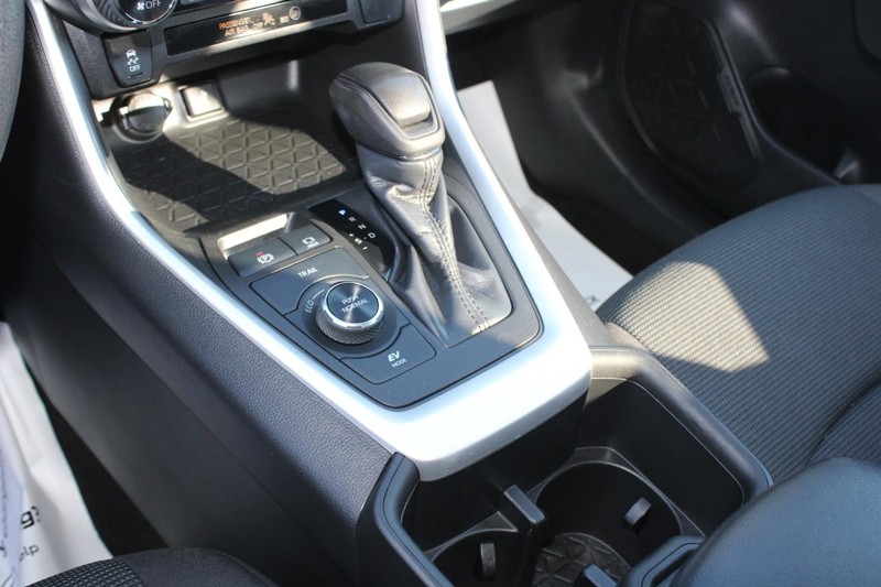 Toyota RAV4 Hybrid Vehicle Image 18