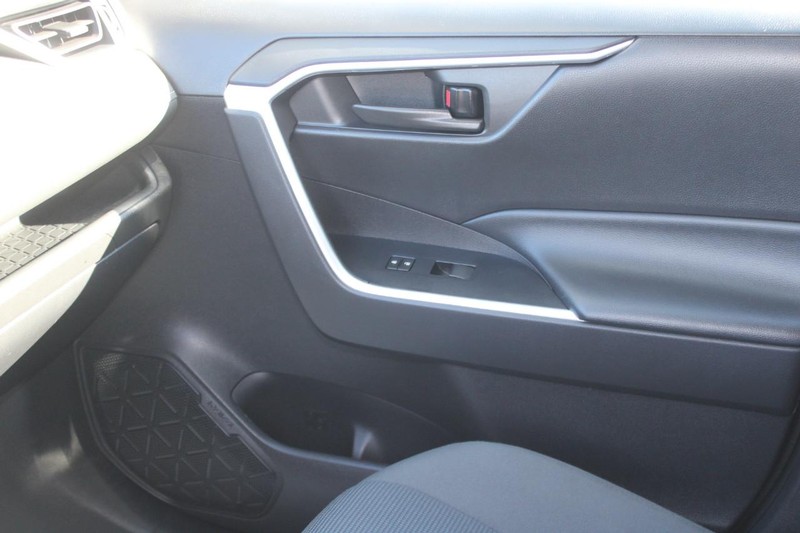 Toyota RAV4 Hybrid Vehicle Image 19