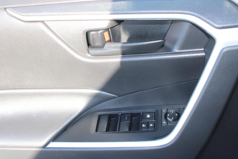 Toyota RAV4 Hybrid Vehicle Image 22