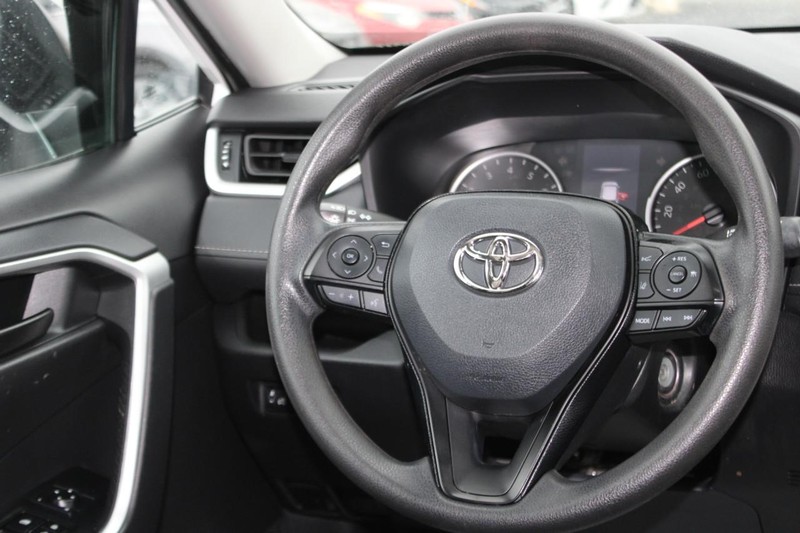 Toyota RAV4 Vehicle Image 12