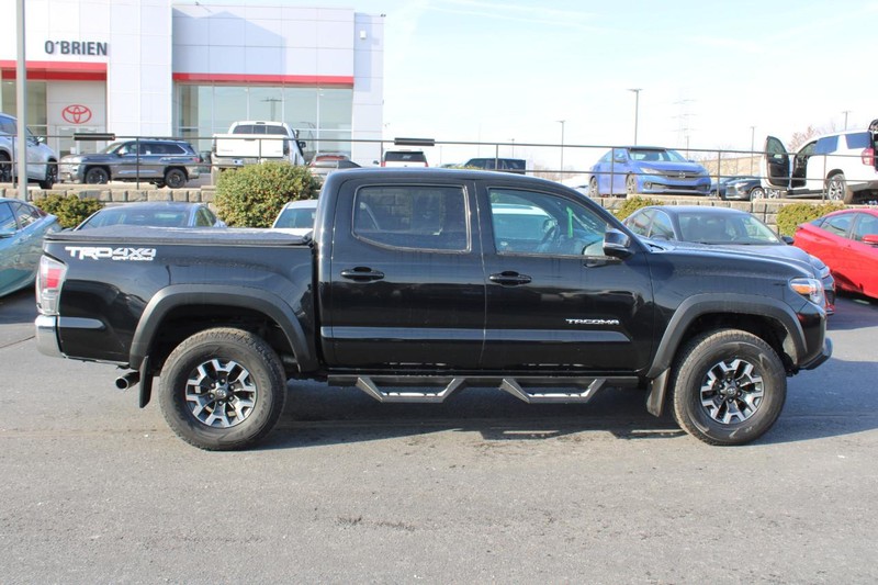 Toyota Tacoma 4WD Vehicle Image 02