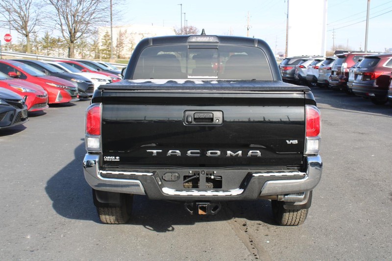 Toyota Tacoma 4WD Vehicle Image 04