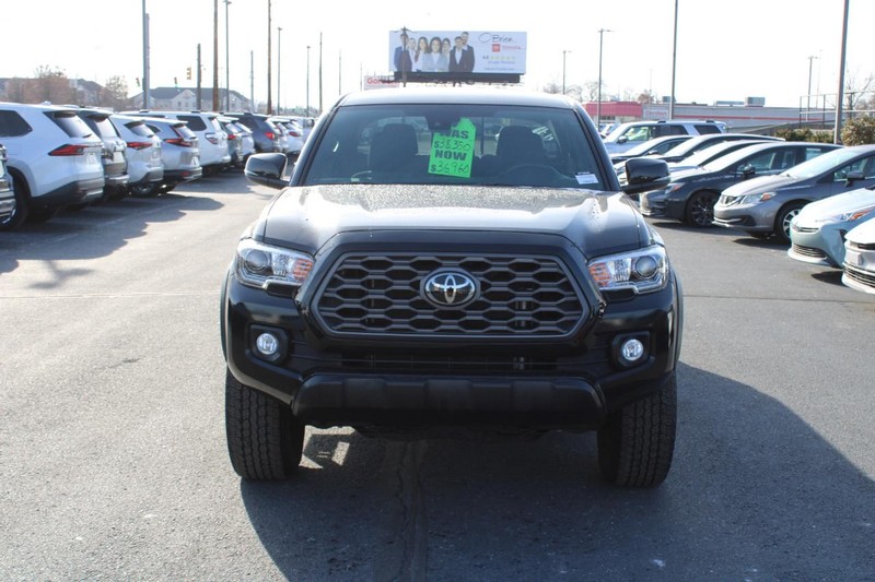 Toyota Tacoma 4WD Vehicle Image 09