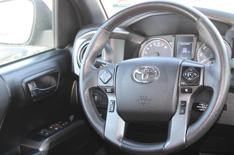 Toyota Tacoma 4WD Vehicle Image 12