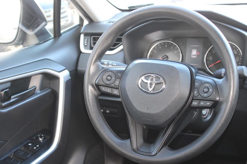 Toyota RAV4 Vehicle Image 12