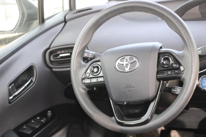 Toyota Prius Vehicle Image 12