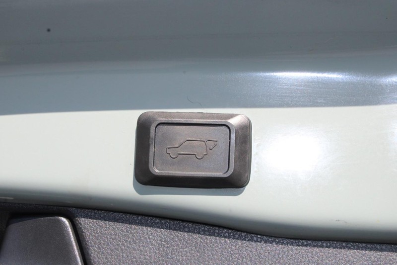 Toyota RAV4 Vehicle Image 08