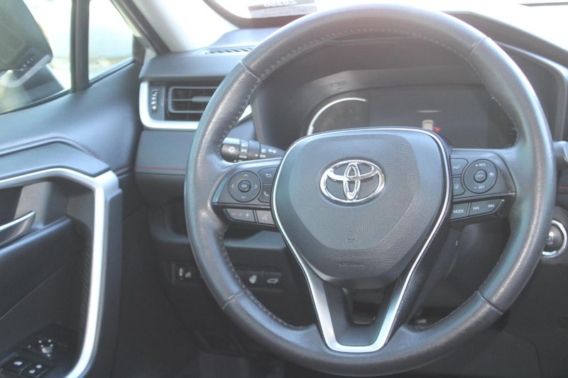 Toyota RAV4 Vehicle Image 14