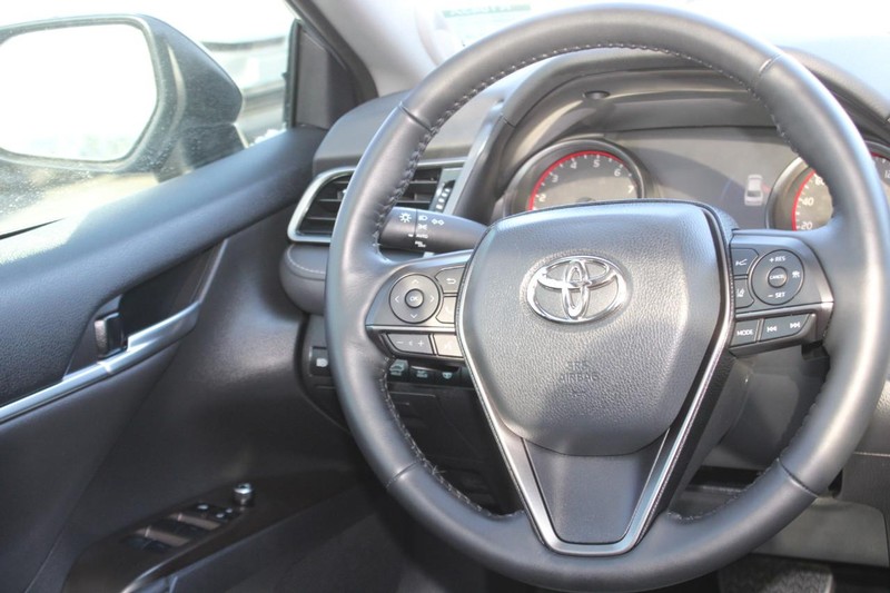 Toyota Camry Vehicle Image 13