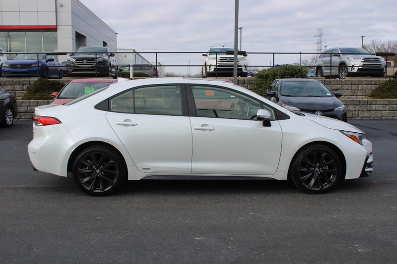 Toyota Corolla Hybrid Vehicle Image 02