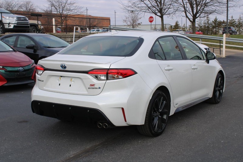 Toyota Corolla Hybrid Vehicle Image 03