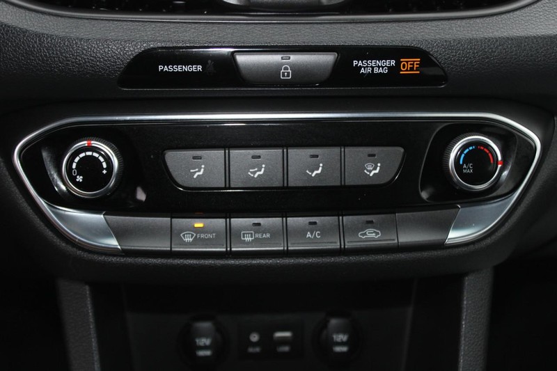 Hyundai Elantra GT Vehicle Image 17