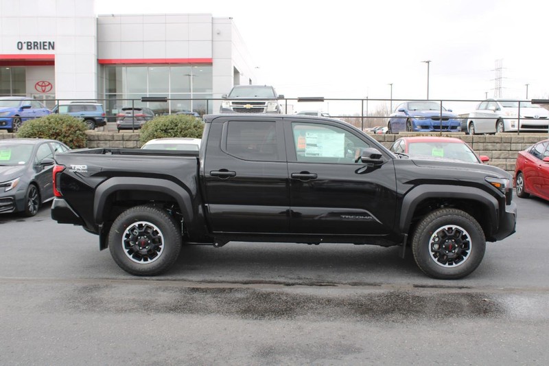 Toyota Tacoma 4WD Vehicle Image 02