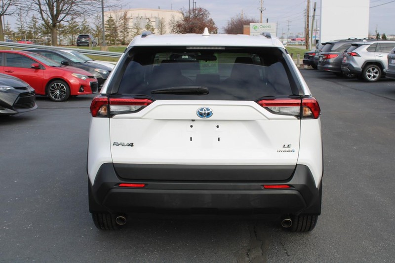 Toyota RAV4 Hybrid Vehicle Image 04