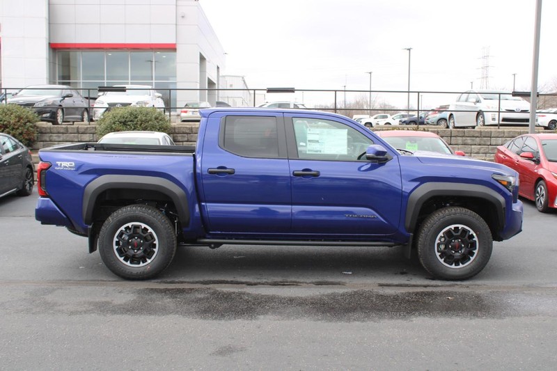 Toyota Tacoma 4WD Vehicle Image 02