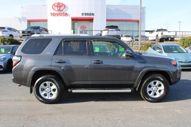 Toyota 4Runner Vehicle Image 02