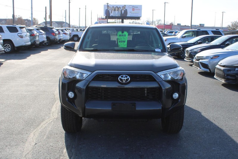 Toyota 4Runner Vehicle Image 09