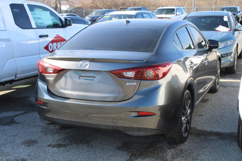 Mazda MAZDA3 4-Door Vehicle Image 04