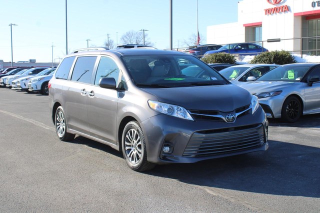 more details - toyota sienna