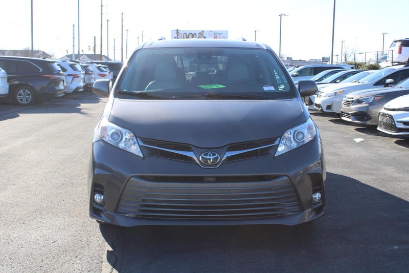 Toyota Sienna Vehicle Image 10