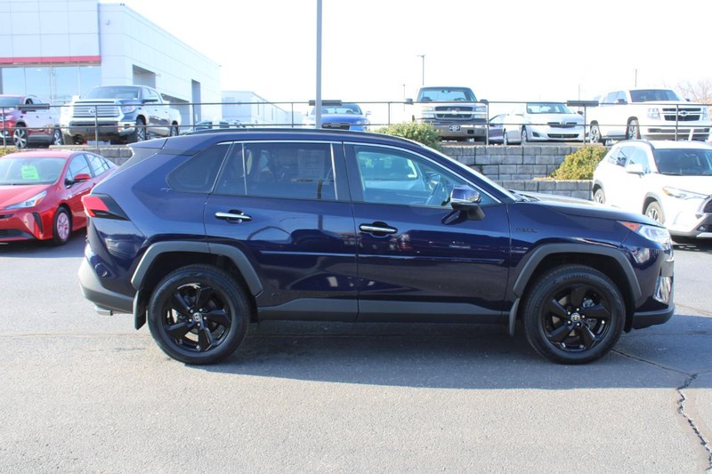 Toyota RAV4 Hybrid Vehicle Image 02