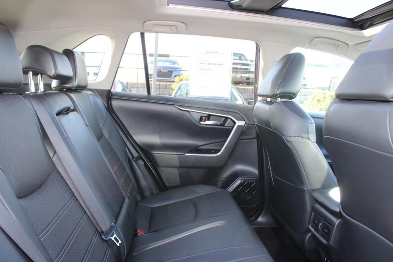 Toyota RAV4 Hybrid Vehicle Image 11