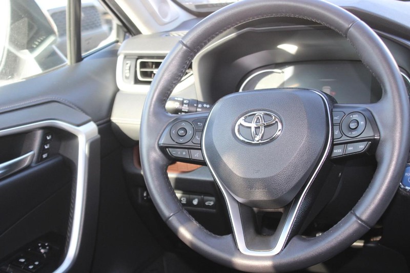 Toyota RAV4 Hybrid Vehicle Image 14