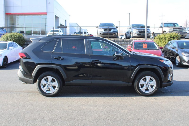 Toyota RAV4 Vehicle Image 02